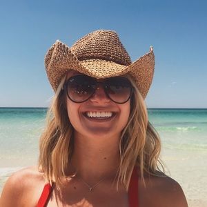 Meet your Posher, Lucy